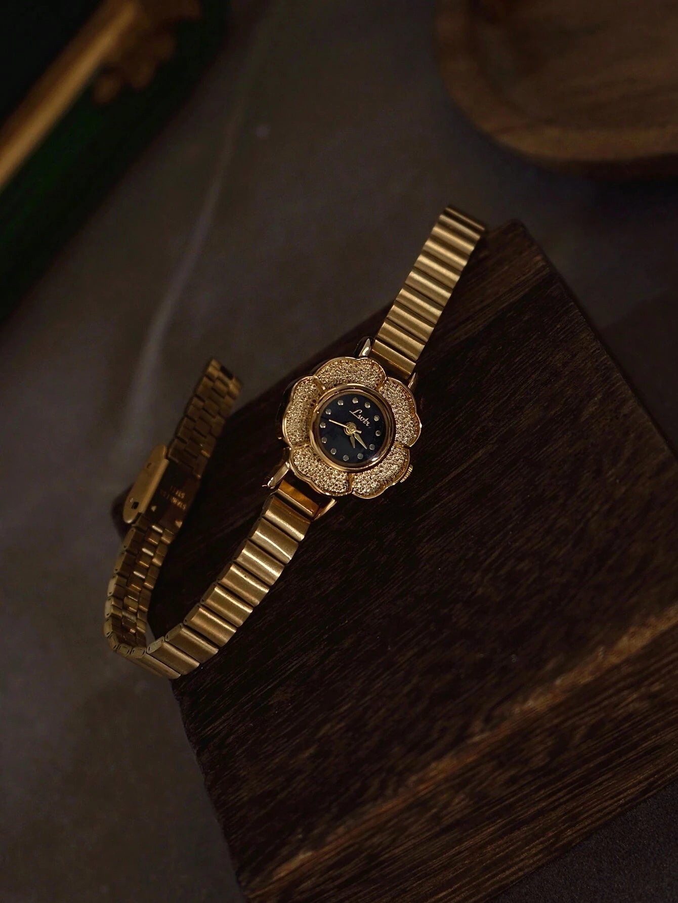 Golden Rosette - The Petal & Gold Collection