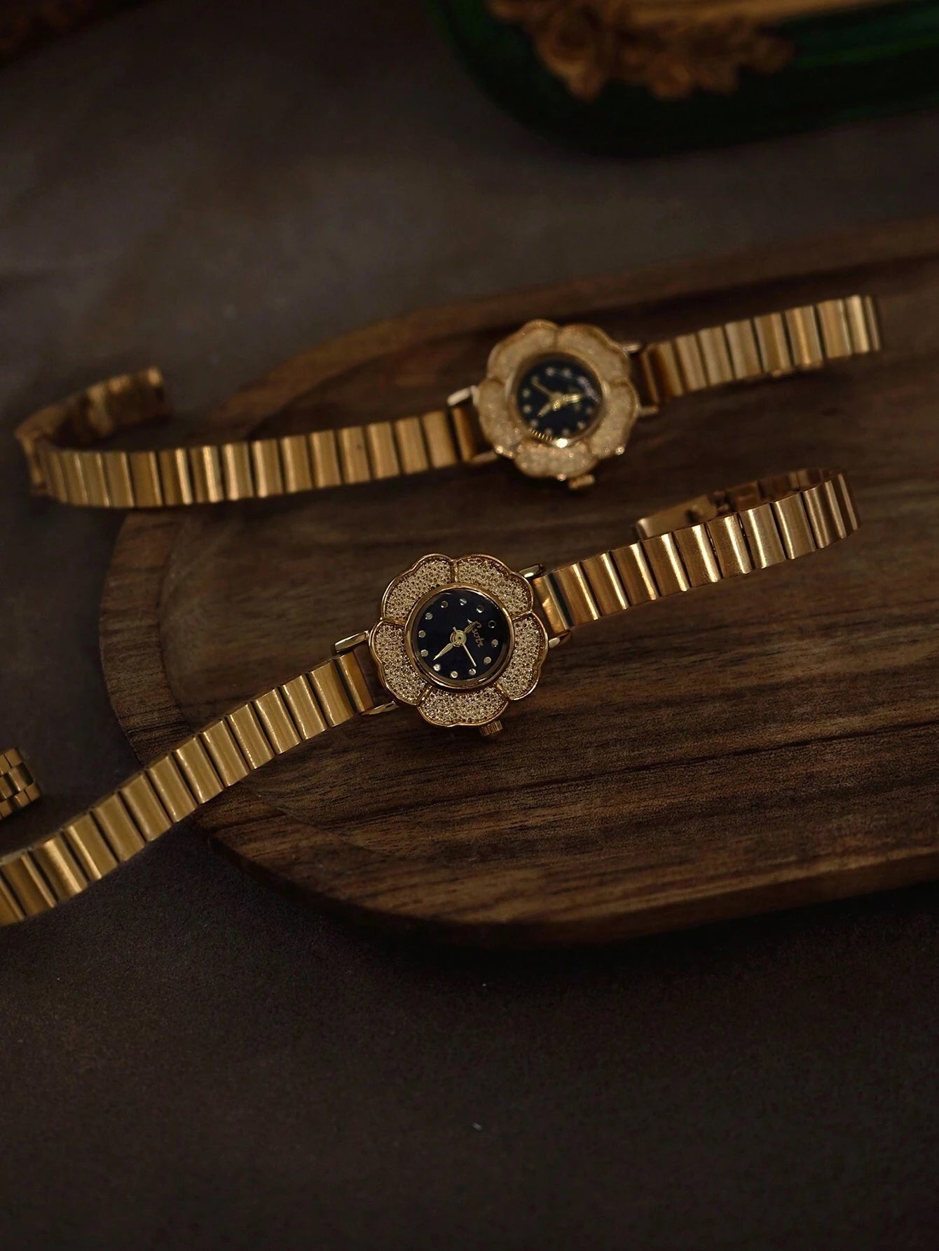 Golden Rosette - The Petal & Gold Collection