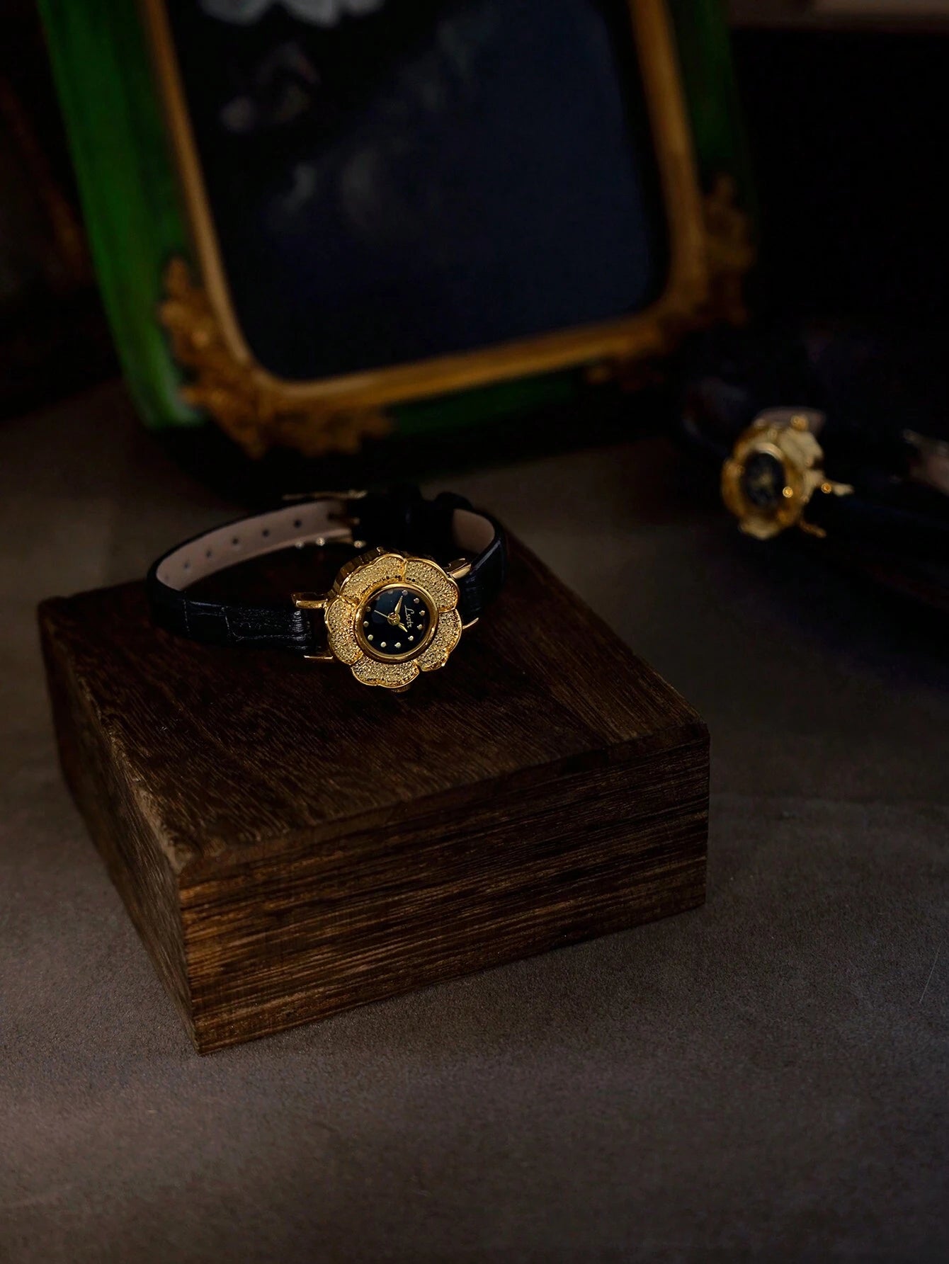 Midnight Rosette - The Petal & Gold Collection