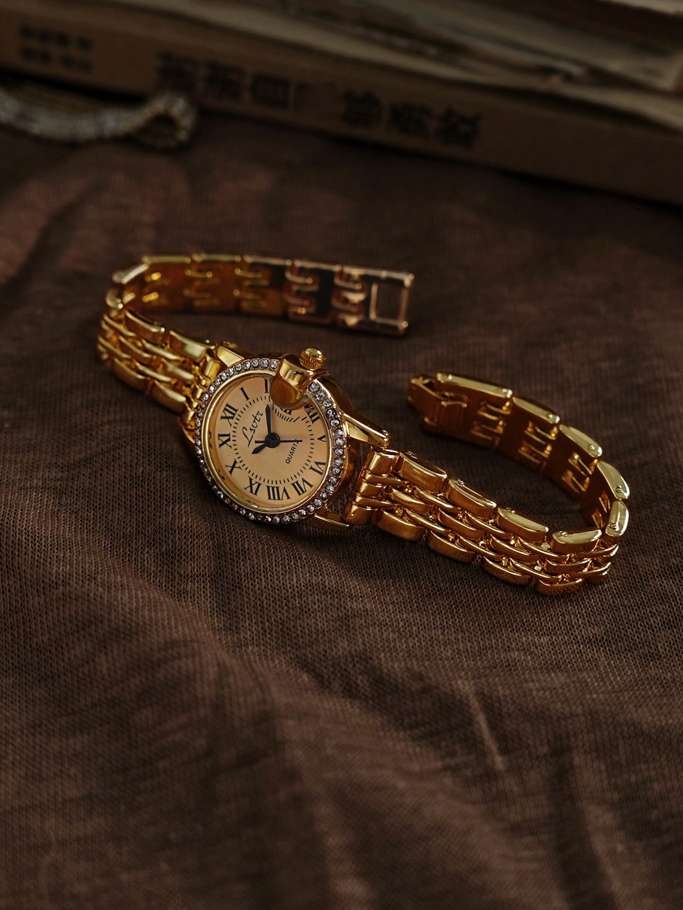 The Daily Devotion – Gold Vintage Inspired Elegant Watch