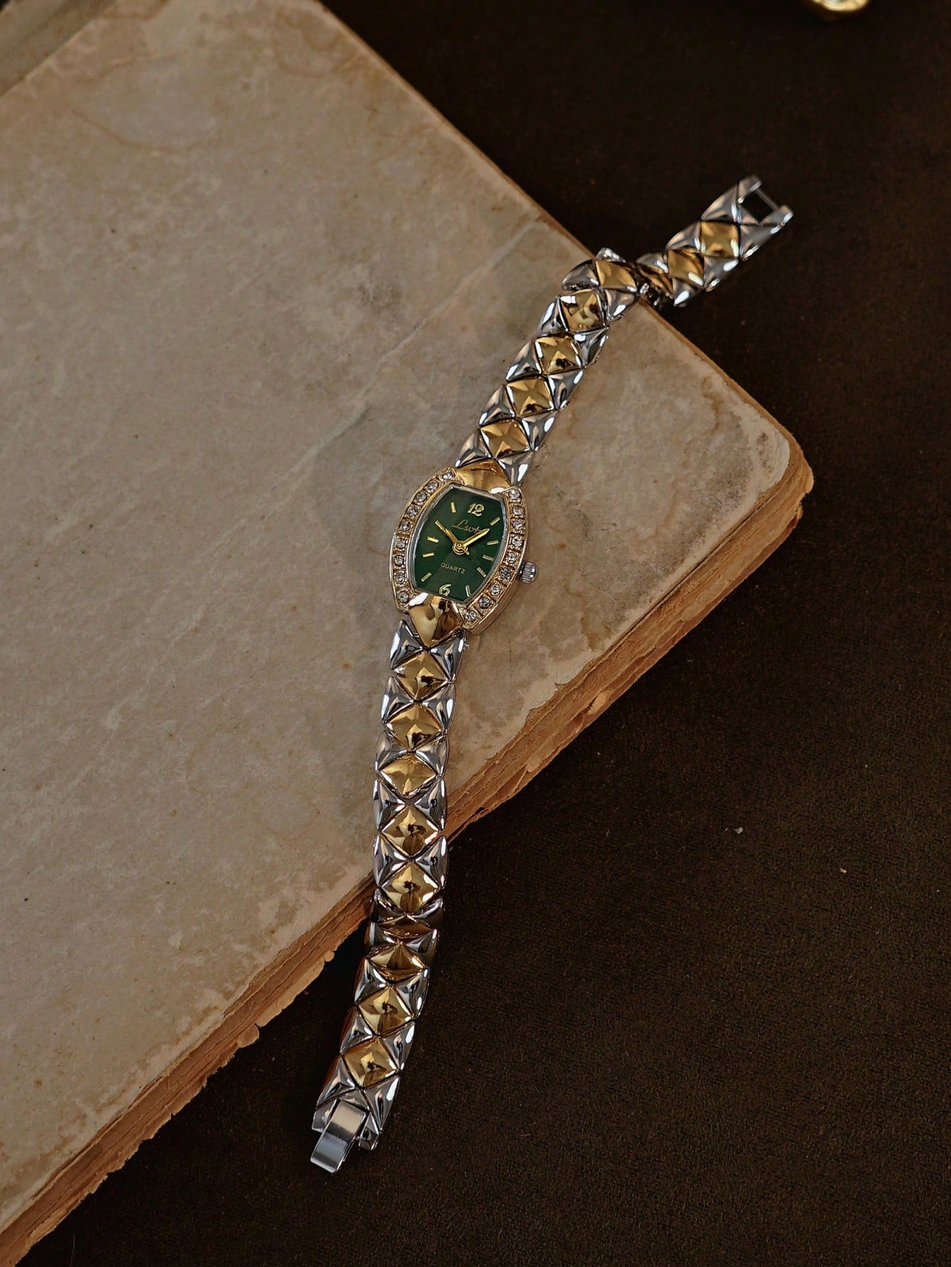 The Emerald Relic -Vintage Style Green Dial Elegant Two-Tone Watch