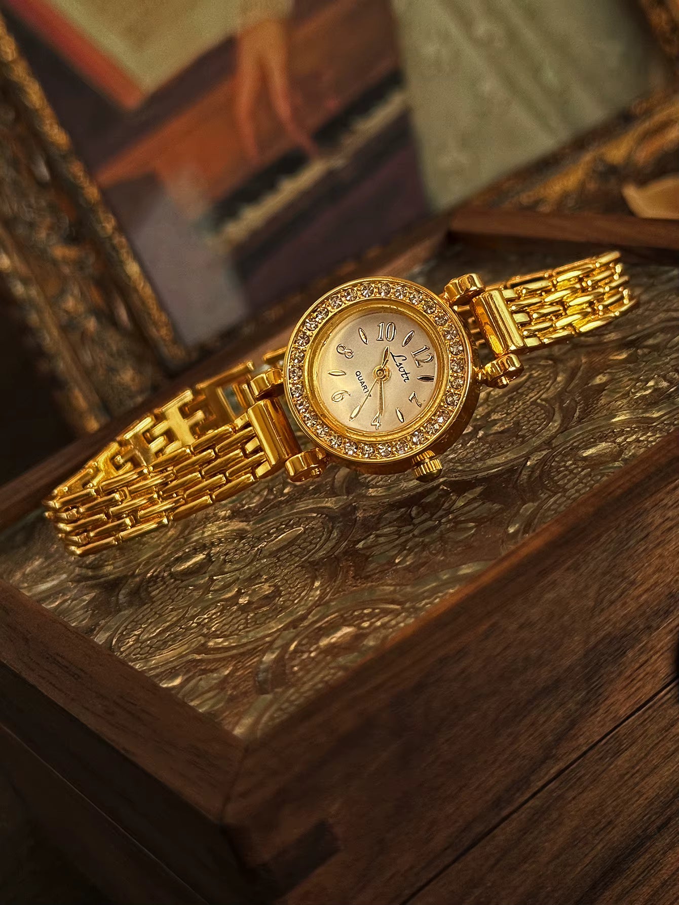 The Golden Keepsake - Gold Tone French Vintage Style Round Watch