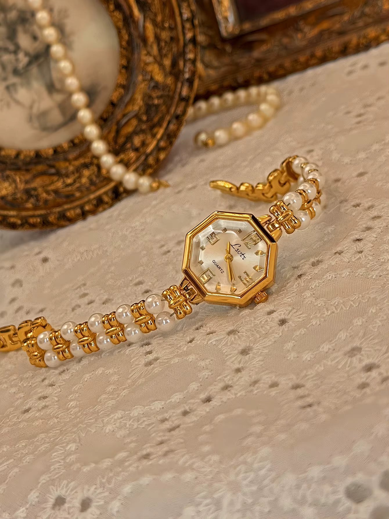 Lumière Pearl IV - French-Inspired Gold Dainty Bracelet Watch