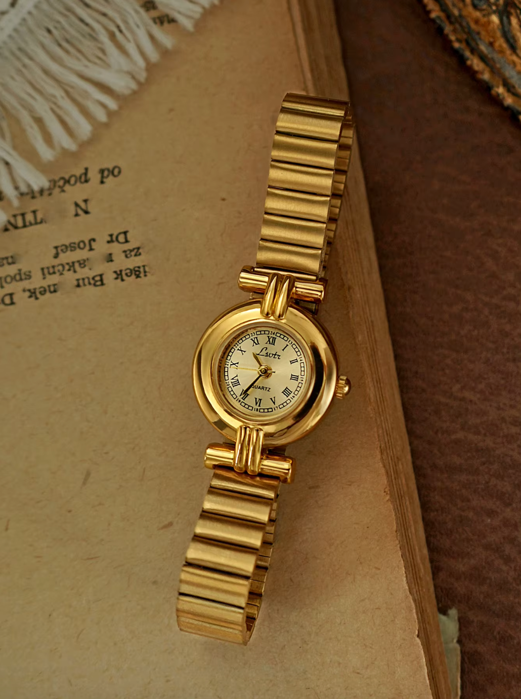 Gold Vintage Style Retro Women’s Round Watch