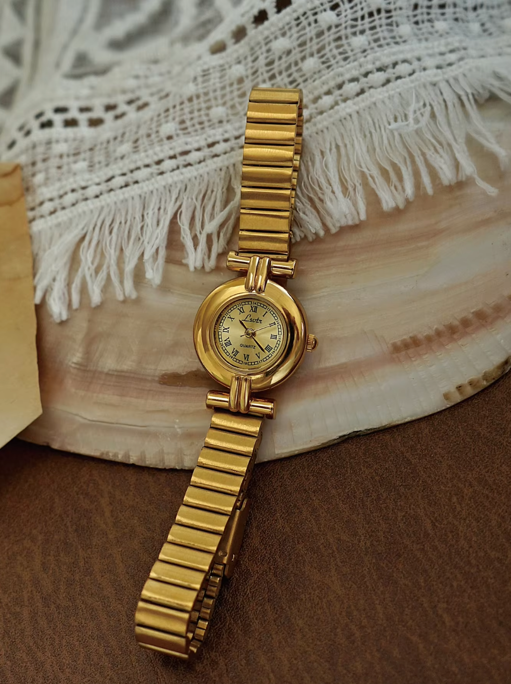 Gold Vintage Style Retro Women’s Round Watch